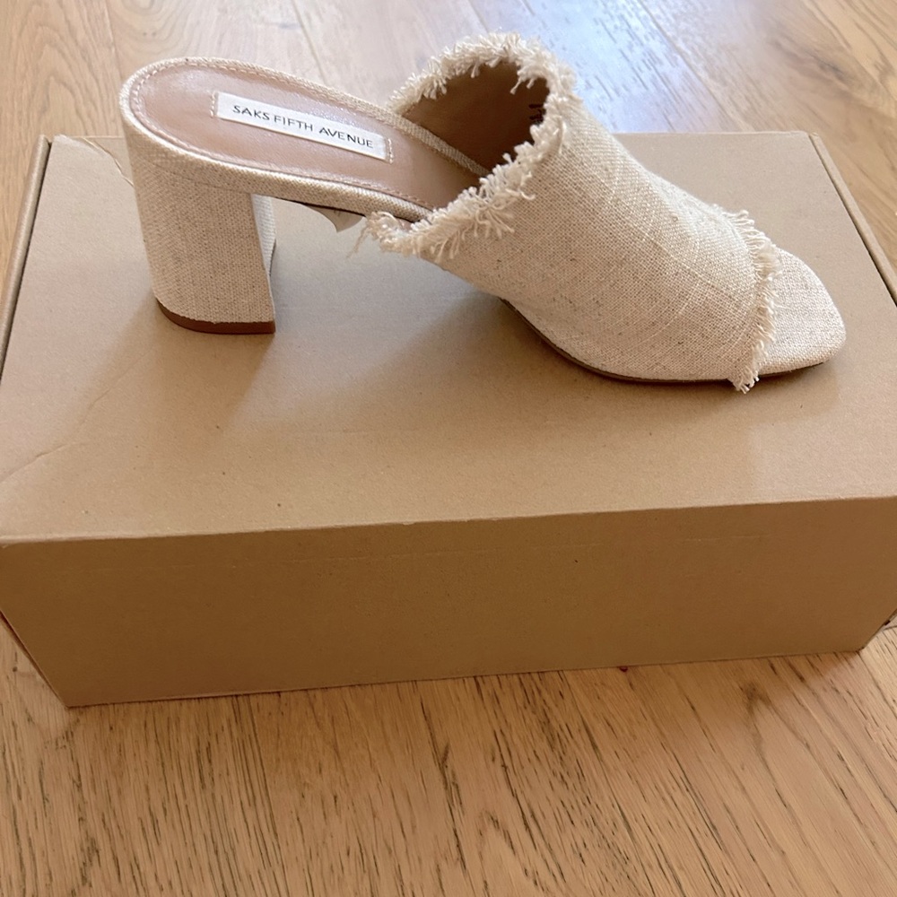 NWT Never Worn Saks Fifth Ave Linen Mules